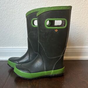 BOGS Kids Black and Green Rain Boots